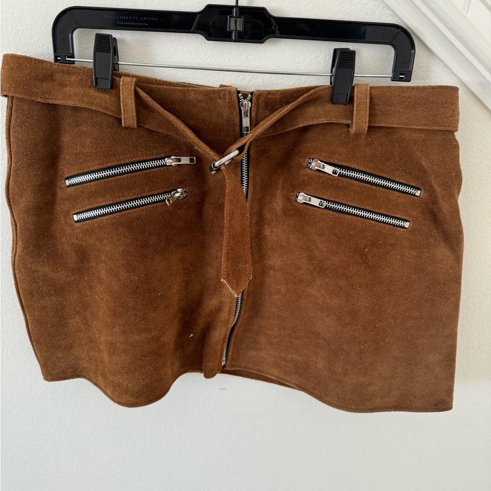 Brown suede skirt with zipper detail